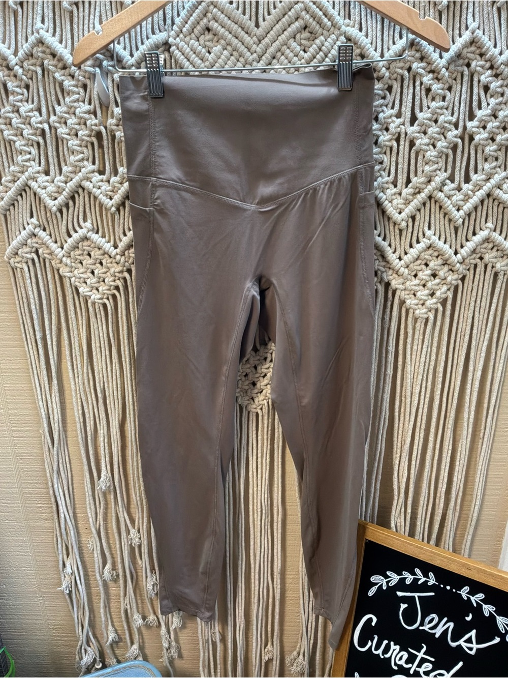 Halara HW Ultrasculpt w\pockets| NWOT| Dawn Brown size SM